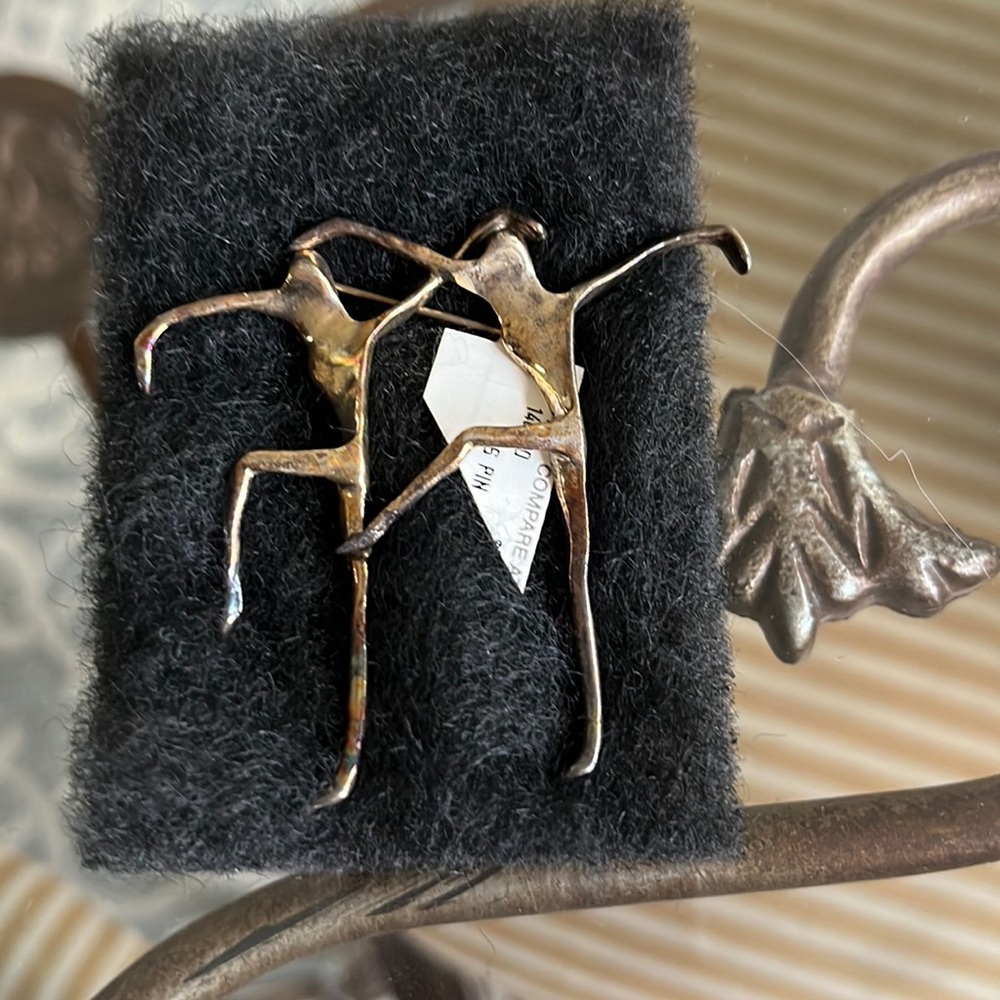 NWT Brooch pin